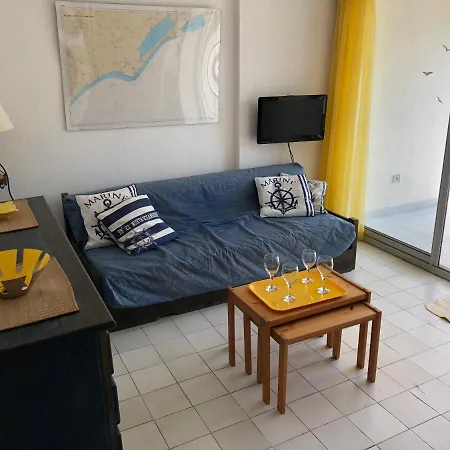 3 Pieces Avec Piscine Face A La Apartmán