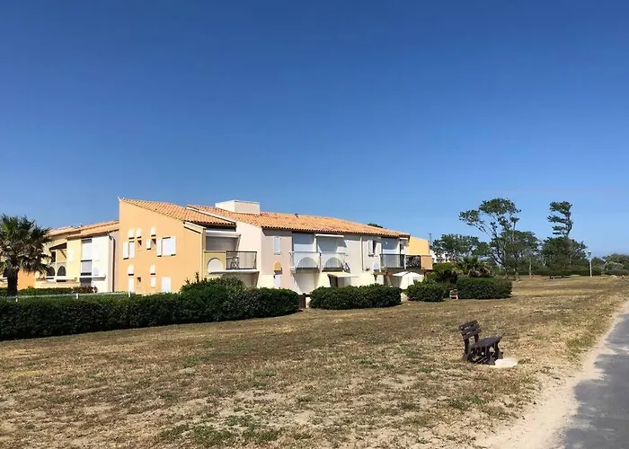 3 Pieces Avec Piscine Face A La Daire