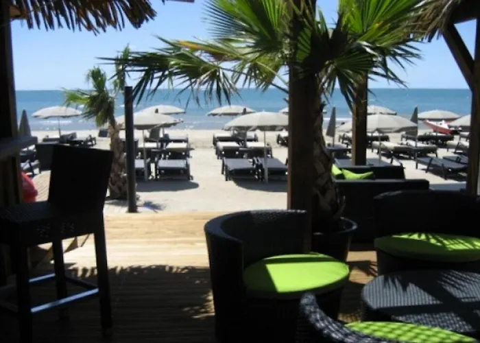 Daire 3 Pieces Avec Piscine Face A La *